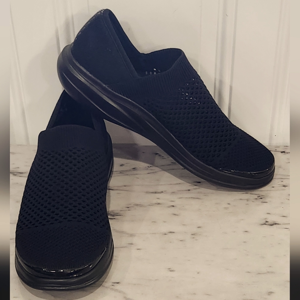 NWOT Bzees Charlie black slip on memory foam sneaker women's 11W